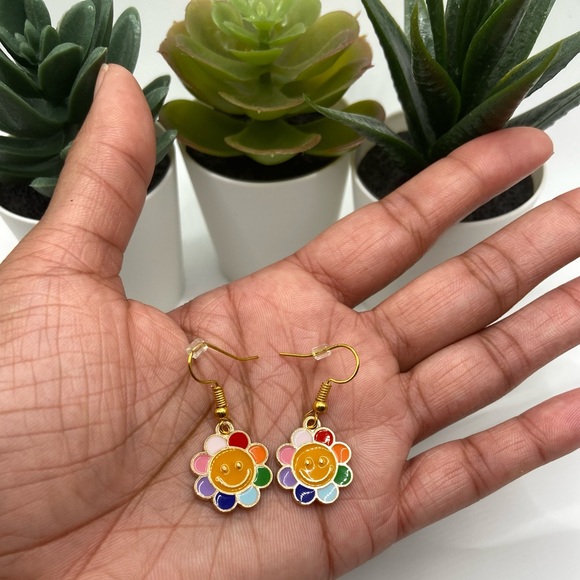Daisy Flower Smiley Happy Face Y2K Inspired Drop Earrings - Picture 7 of 8